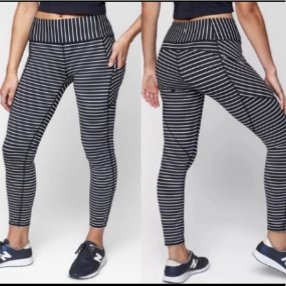 EUC Athleta Contender 7/8 navy stripe leggings, XXS